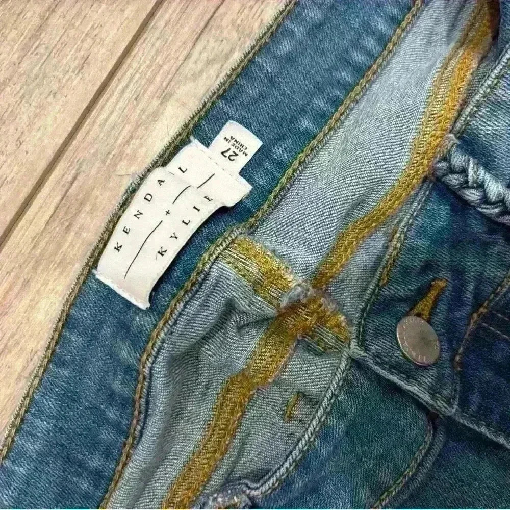 Kendall & Kylie Jean shorts size 27 - Picture 2 of 3